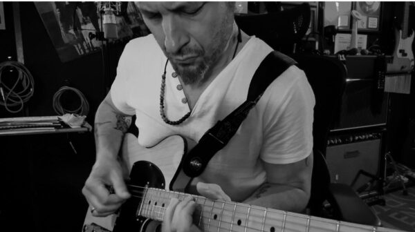 Marco Colavecchio si conferma una delle figure più versatili e autorevoli della musica italiana contemporanea.